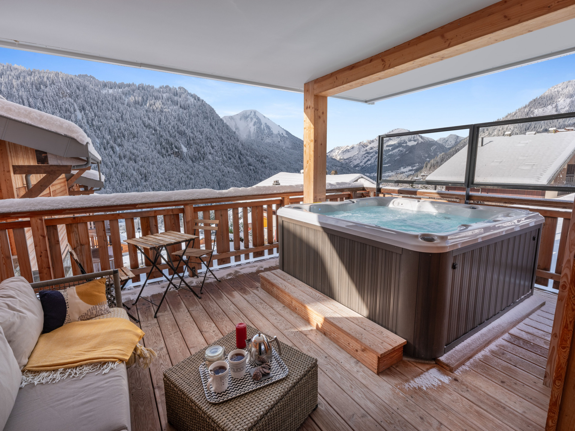 O Rouge Residence, Terrace with hot tub, Châtel Ski 74 (ALT)