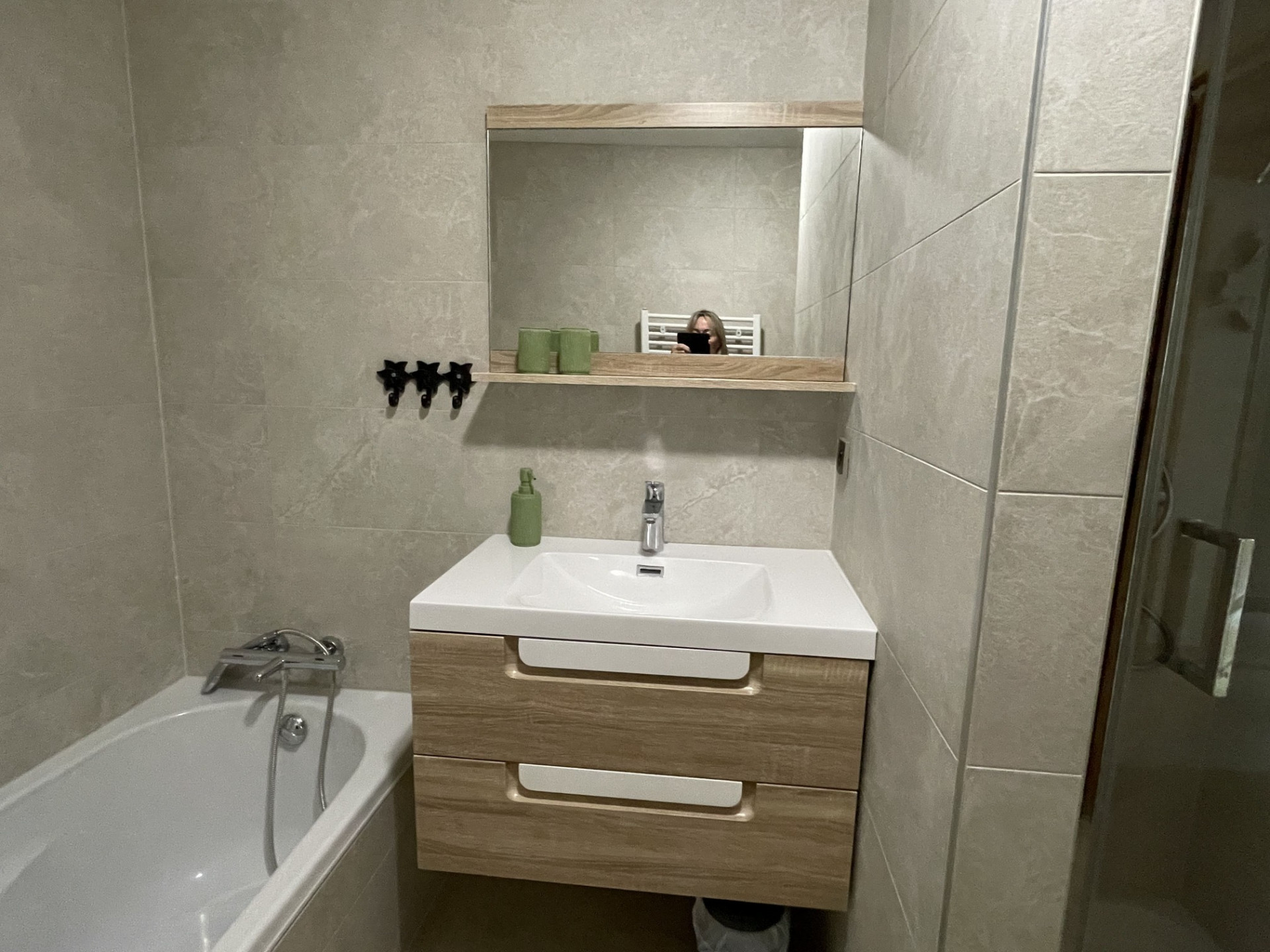 “Snowball” Apartment, bathroom, Châtel mountain chalet