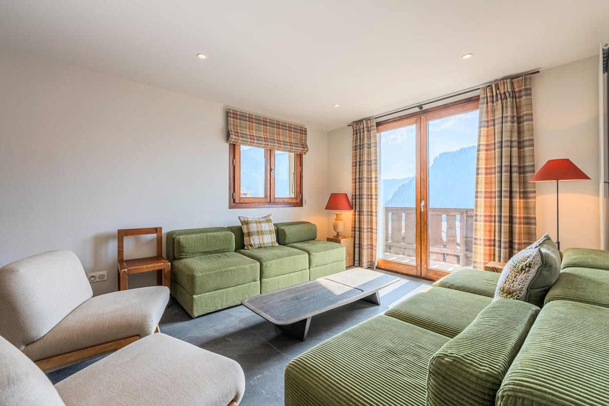 Apartment Caribou 4, Living room with balcony access, Chatel Portes du Soleil