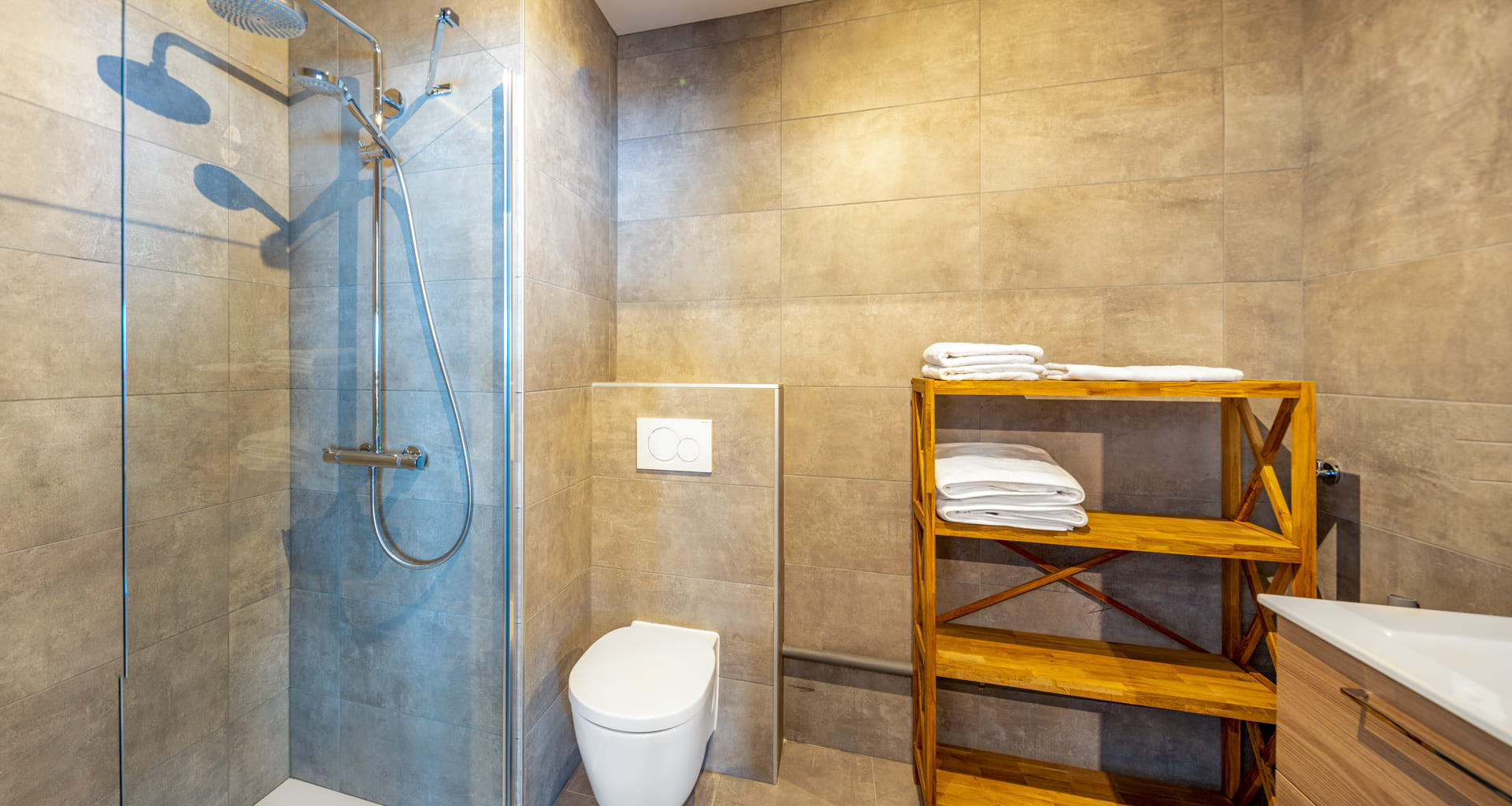Apartment Chalet des Freinets, Shower room, Châtel Snow 74