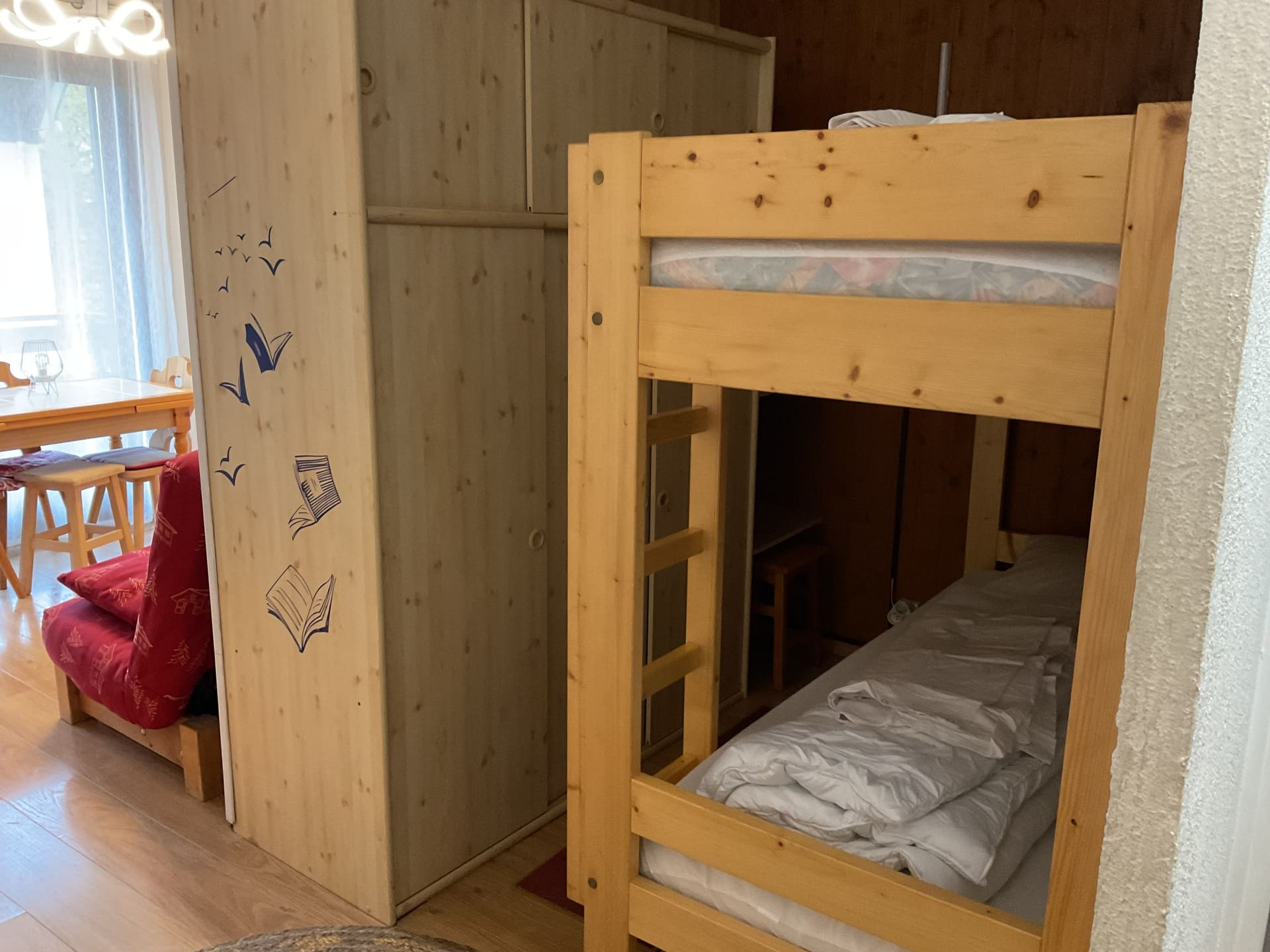 Appartement Croix de Savoie n°16, entrée avec coin montagne, Châtel Réservation