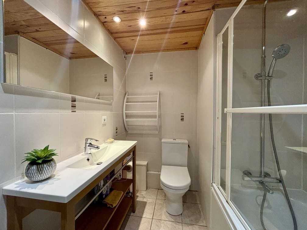 Apartment in Chalet des Iris, Chatel, Shower room, French Alps