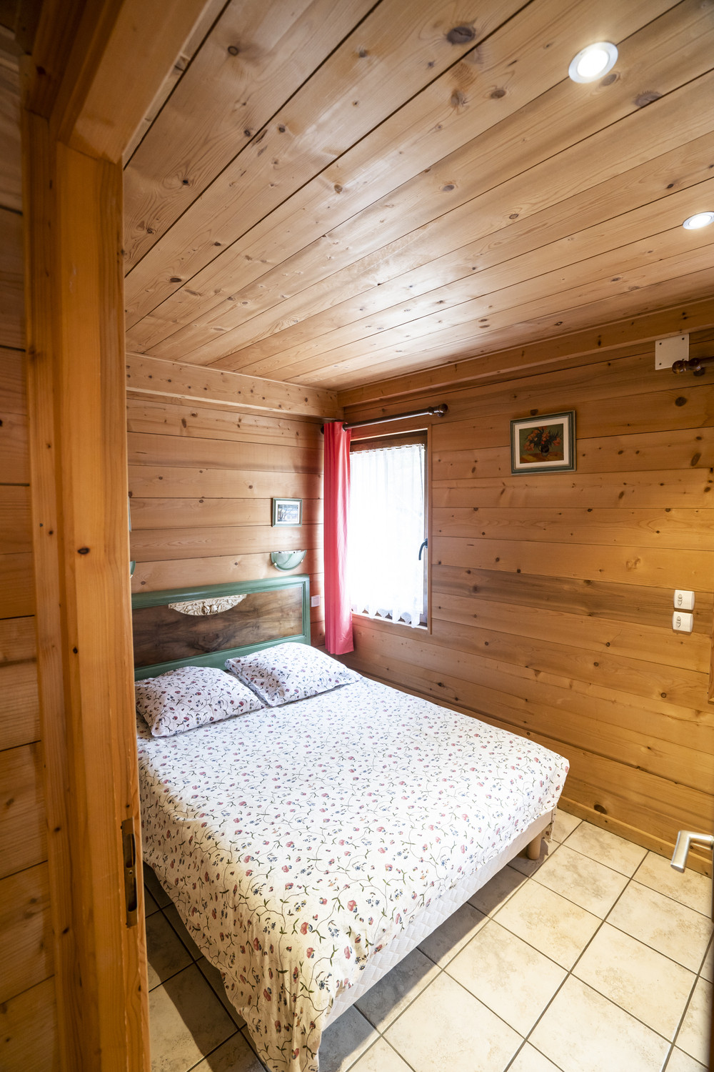 Apartment in Chalet L'Igloo 3, Bedroom double bed, Châtel Hiking 74
