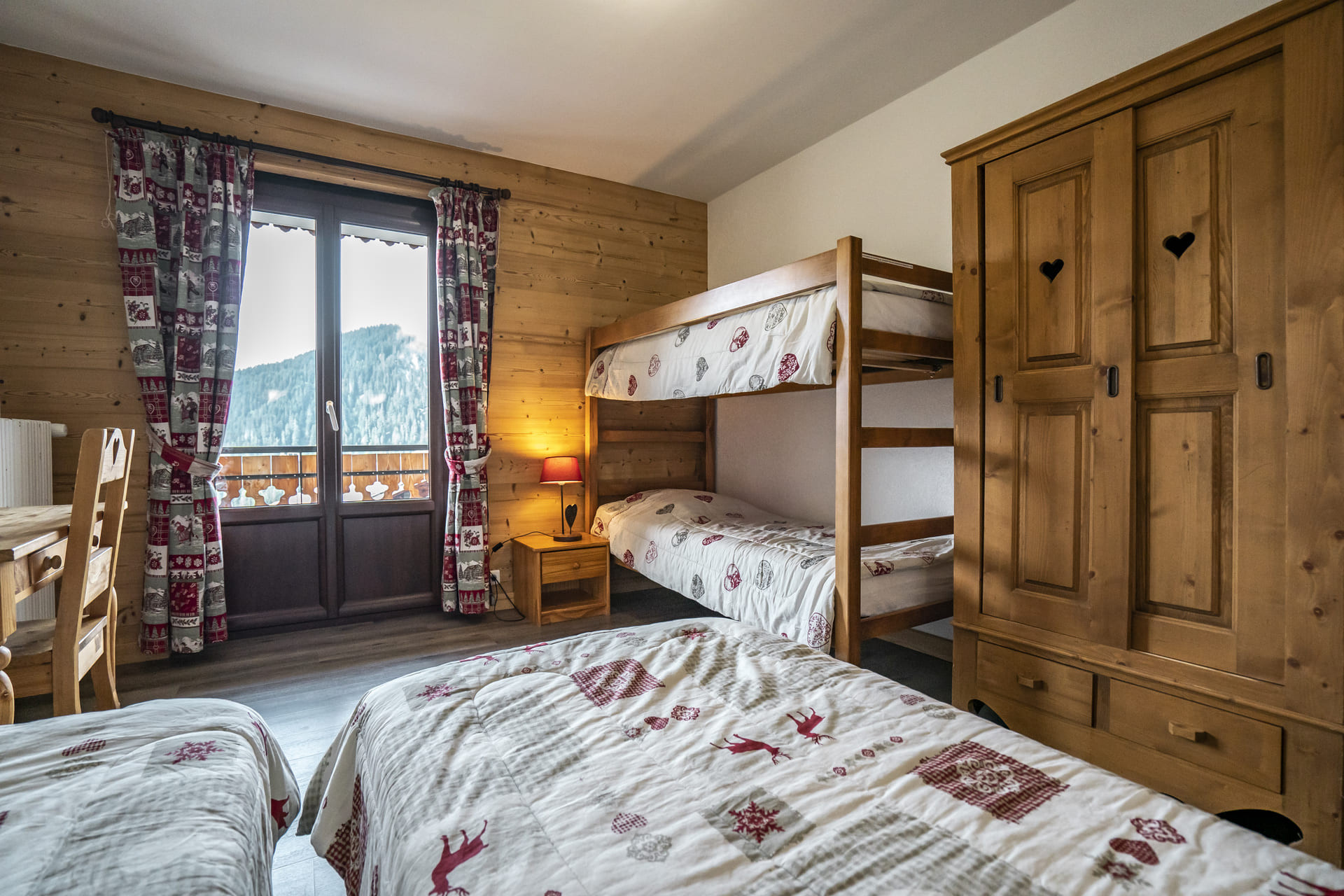 Apartment in chalet Pensée des Alpes, Bedroom 2 single bed and 2 bunk bed, Châtel Reservation