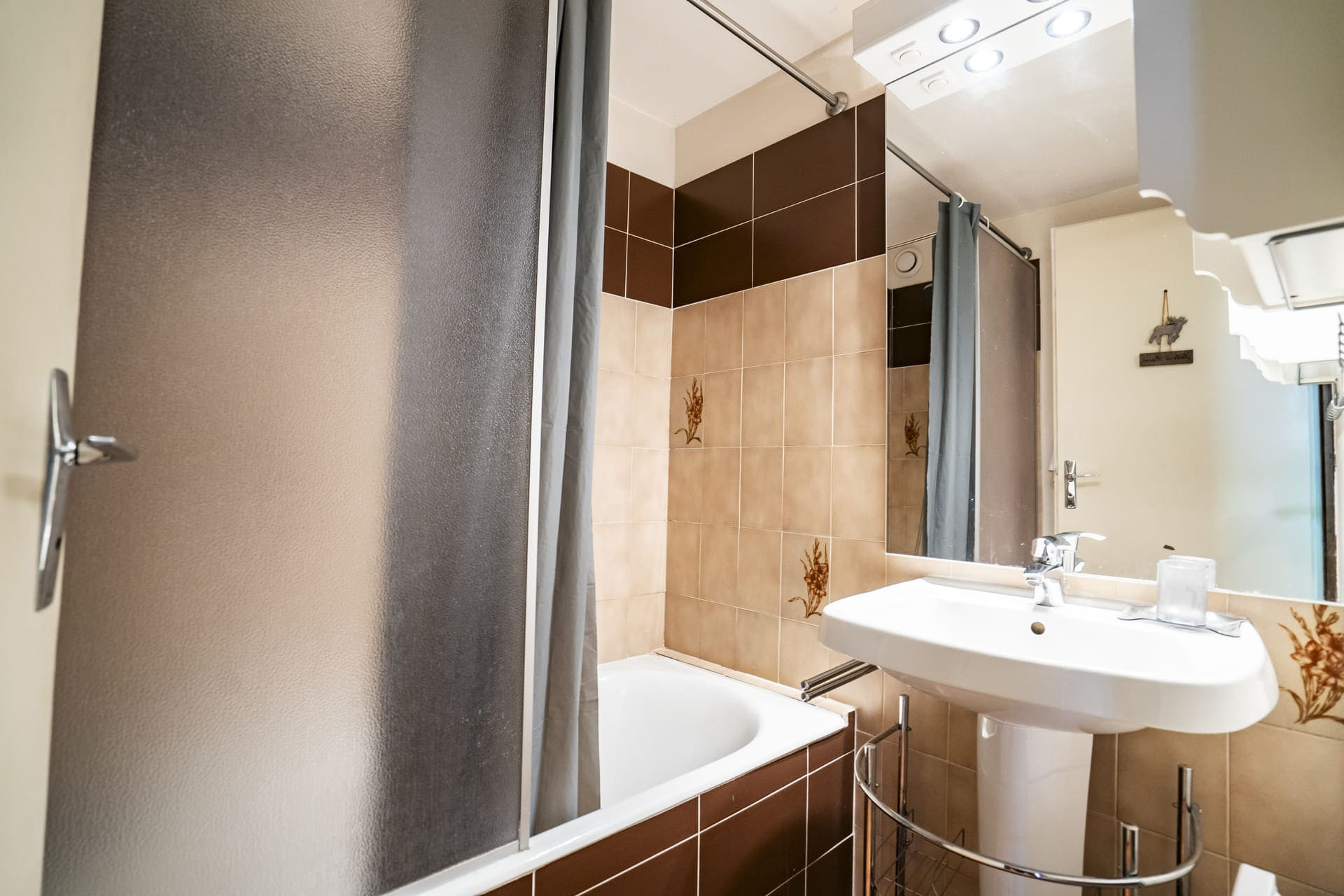 Appartement Hameau des Quatre Saisons 124 C, Salle de bains, baignoire, Châtel Portes du Soleil
