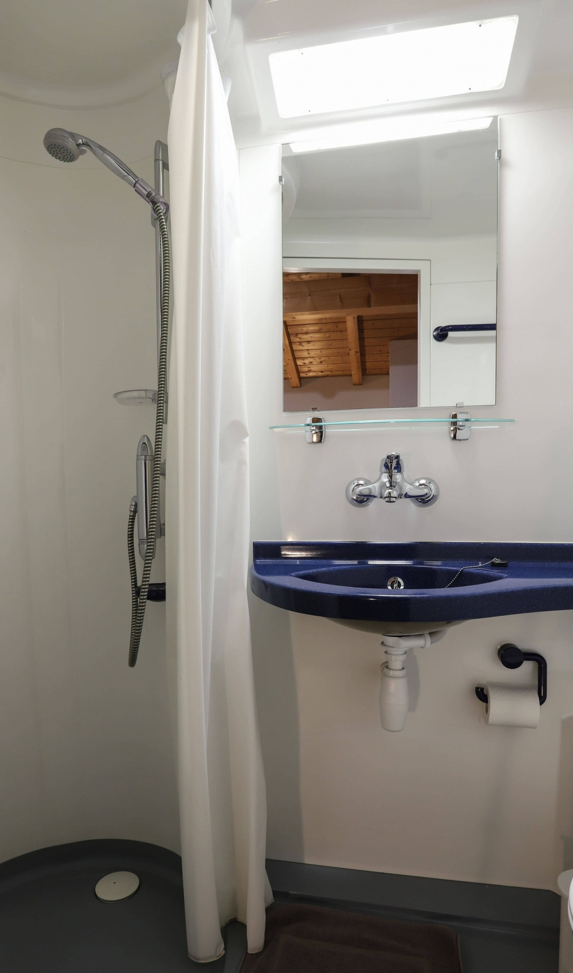 Apartment La Cabane du Haut, shower room, Châtel Les Portes du Soleil