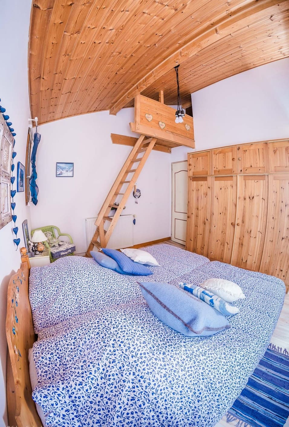 Apartment La Couqueille, Bedroom 2 single beds upstairs, Châtel Roitet