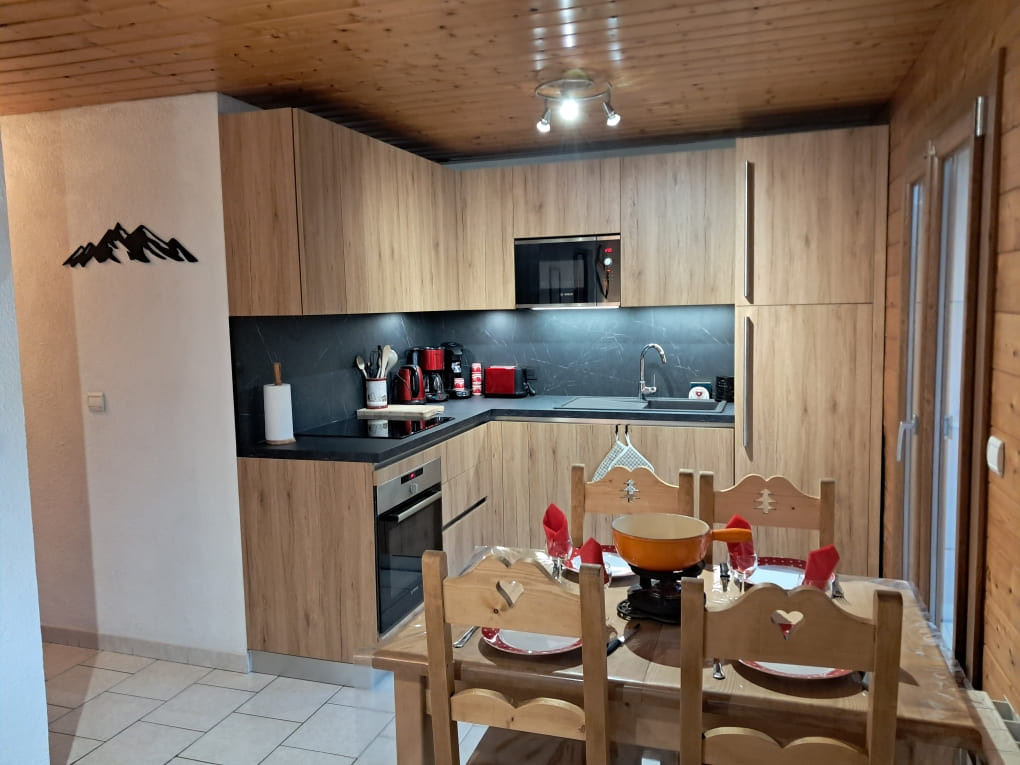 Apartment Les Geraniums, new kitchen, Châtel, Haute-Savoie