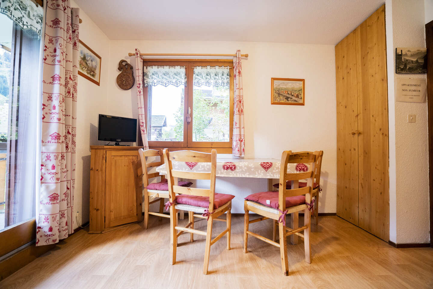 Appartement Linga 201A, salle à manger, Châtel montagne vacances
