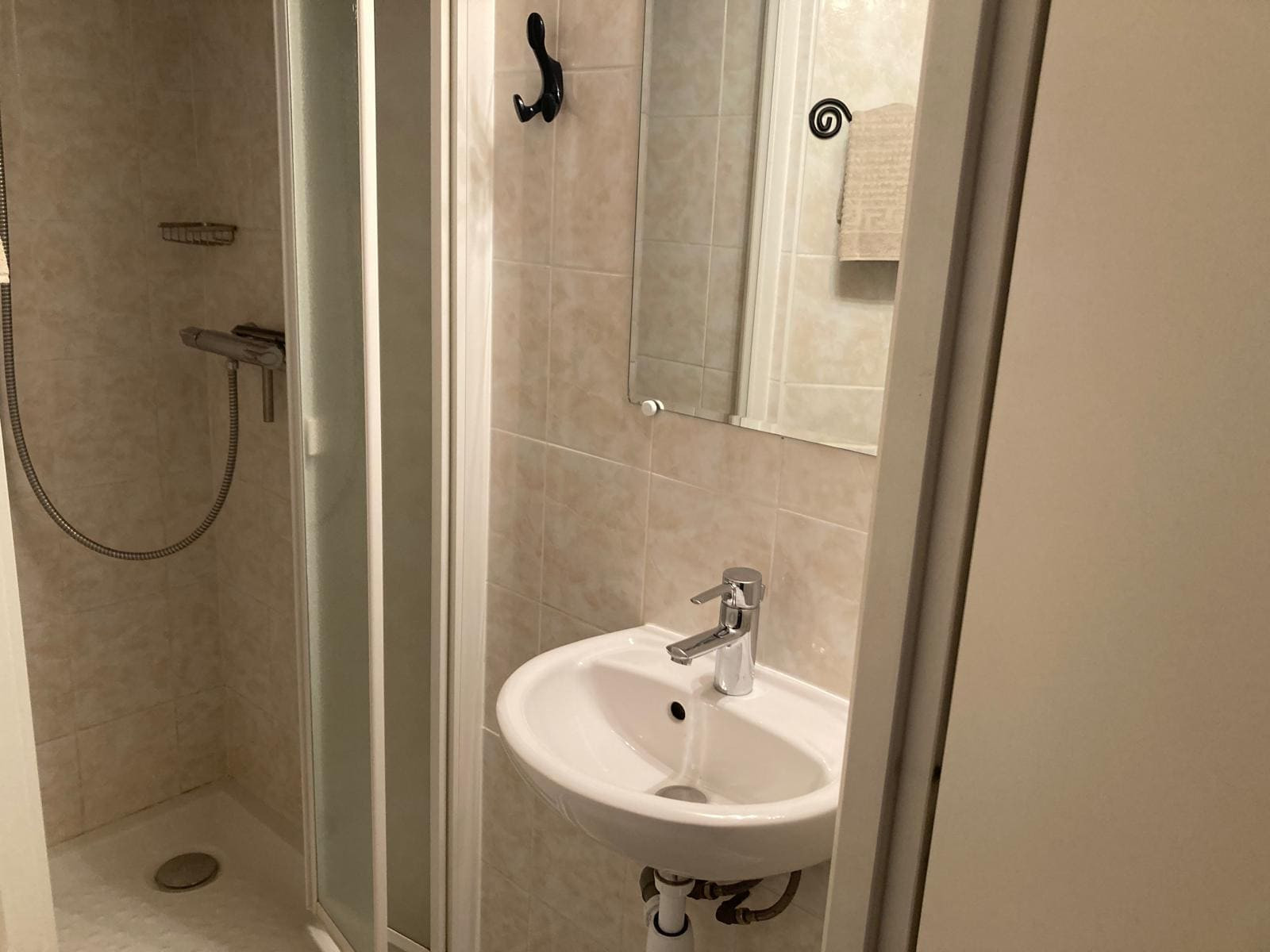 Apartment n°3 in chalet The Bouquetins, Châtel, showerroom Apartment n°3 in chalet The Bouquetins, Châtel, showerroom