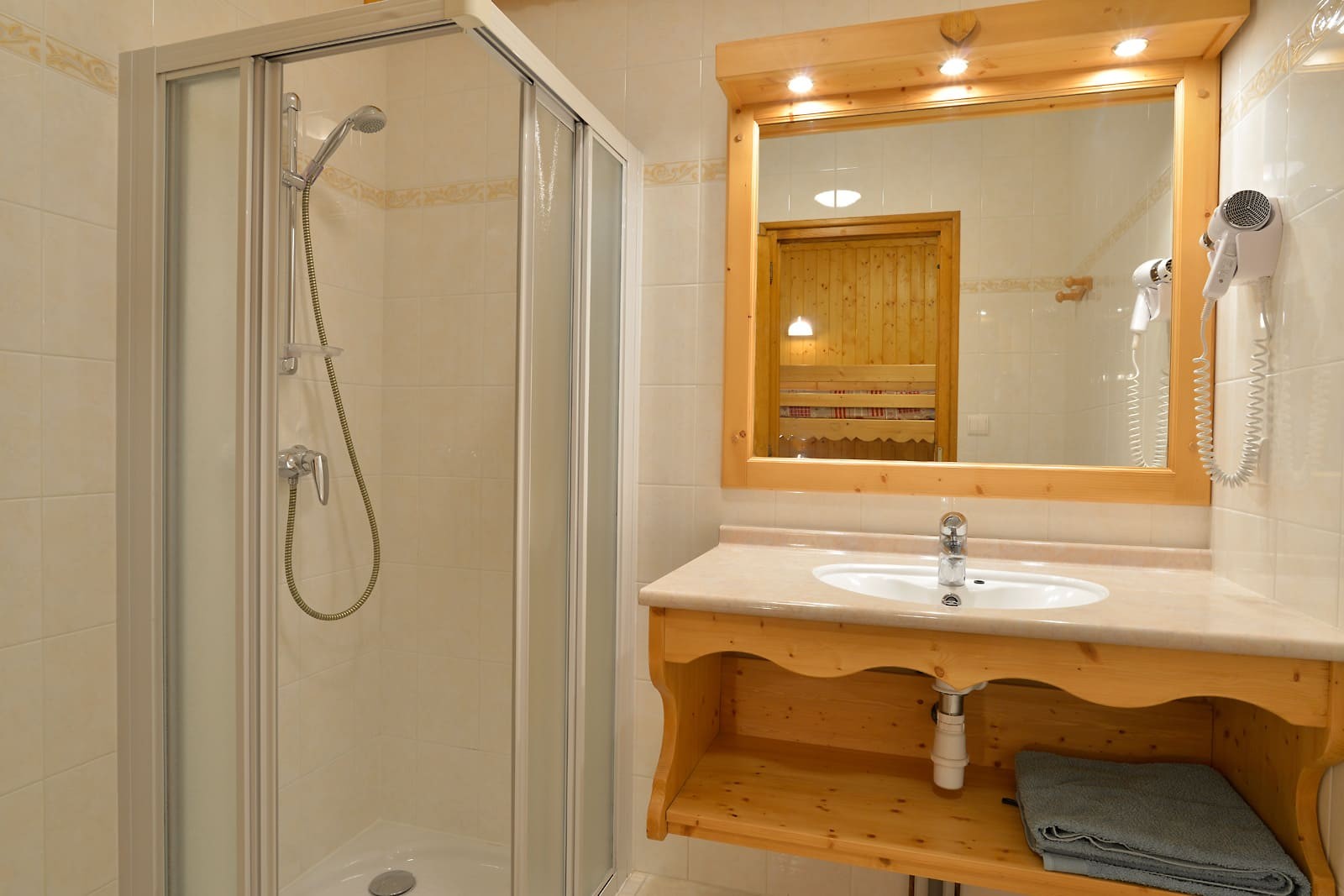 Apartment n°3 in residence The Blanchot, Shower room, Châtel