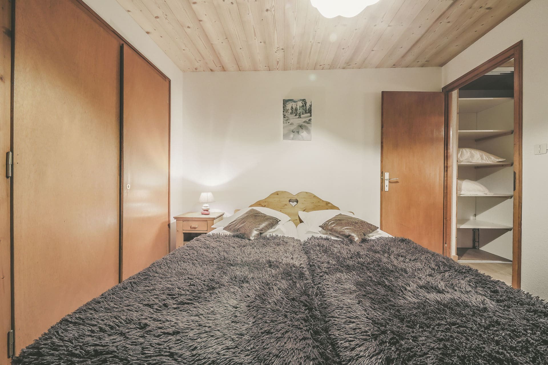 Apartment n°4 in residence Lou Candres, Bedroom n°2 with double bed, Châtel Alpes du nord