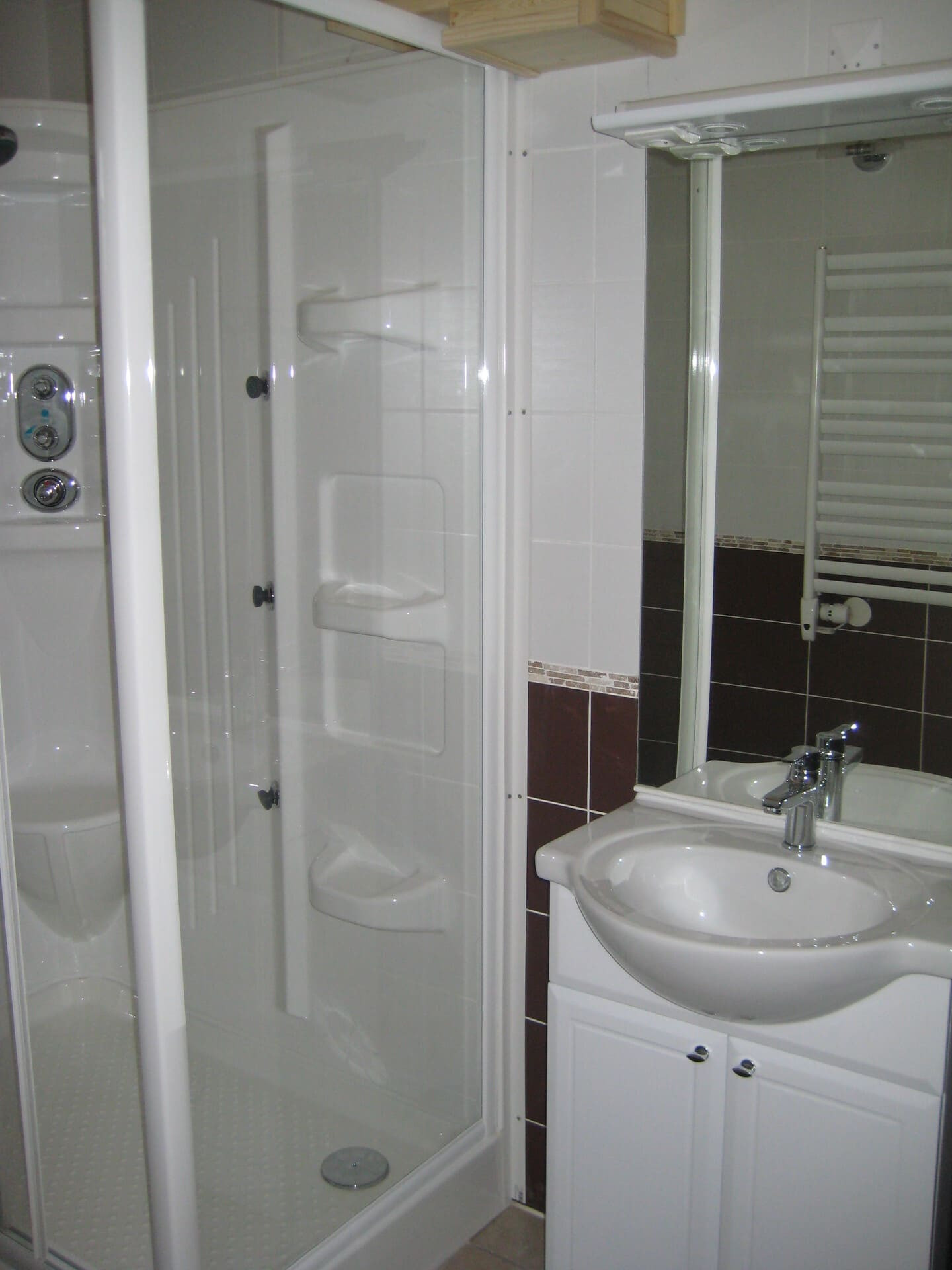 Appartement n°5 dans chalet Les Bouquetins, Salle de douche, Châtel Neige 74