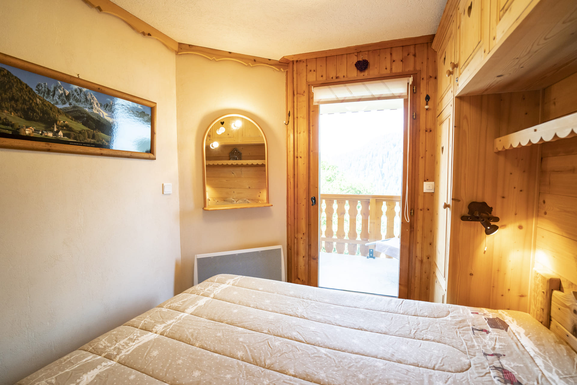 Apartment n°5 in residence Alexandra, Bedroom double bed, Châtel Ski holidays