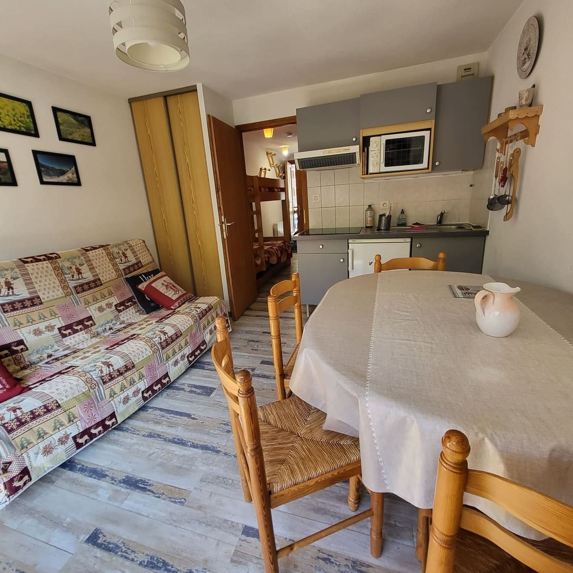 Appartement Perthuis 11D, Salon, Randonées en montagne Appartement Perthuis 11D, Salon, Randonées en montagne