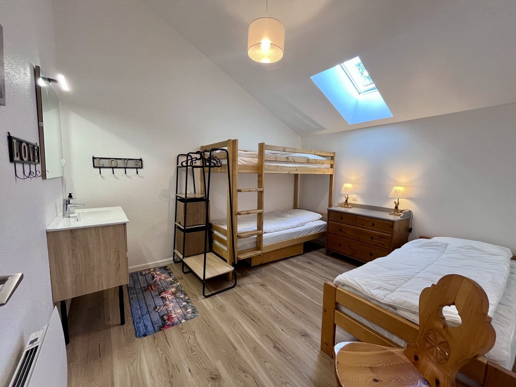 Appartement Soli 10, Chambre 1 lit simple avec lit superposé, Châtel Télésiège 74 Appartement Soli 10, Chambre 1 lit simple avec lit superposé, Châtel Télésiège 74