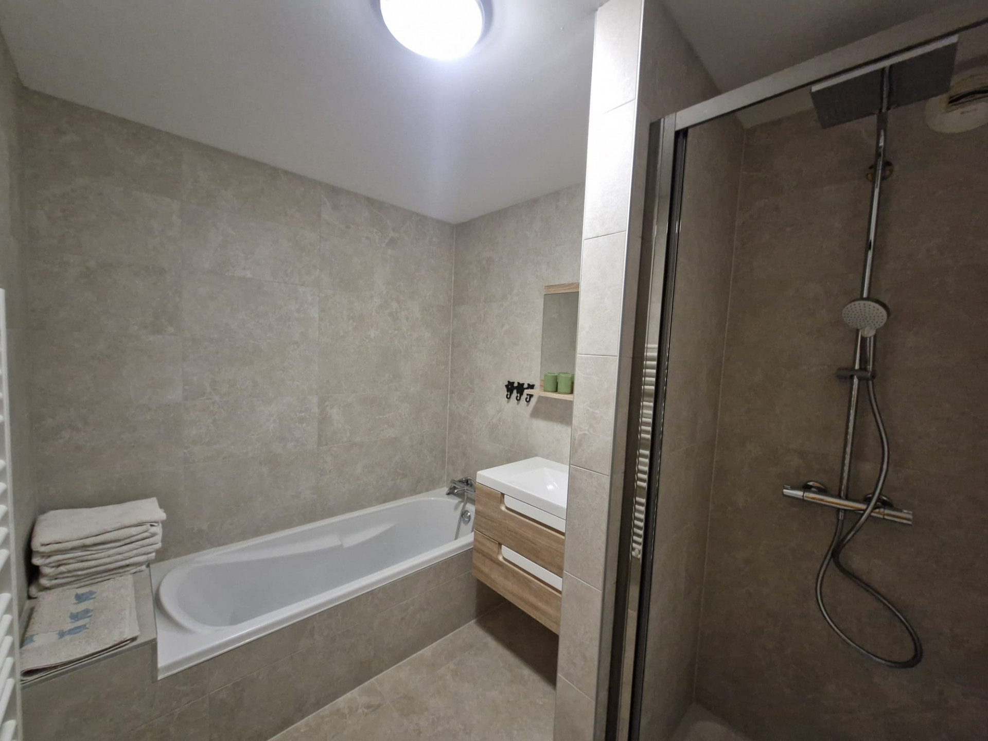 Snowball, bathroom, Châtel mountain ski chalet