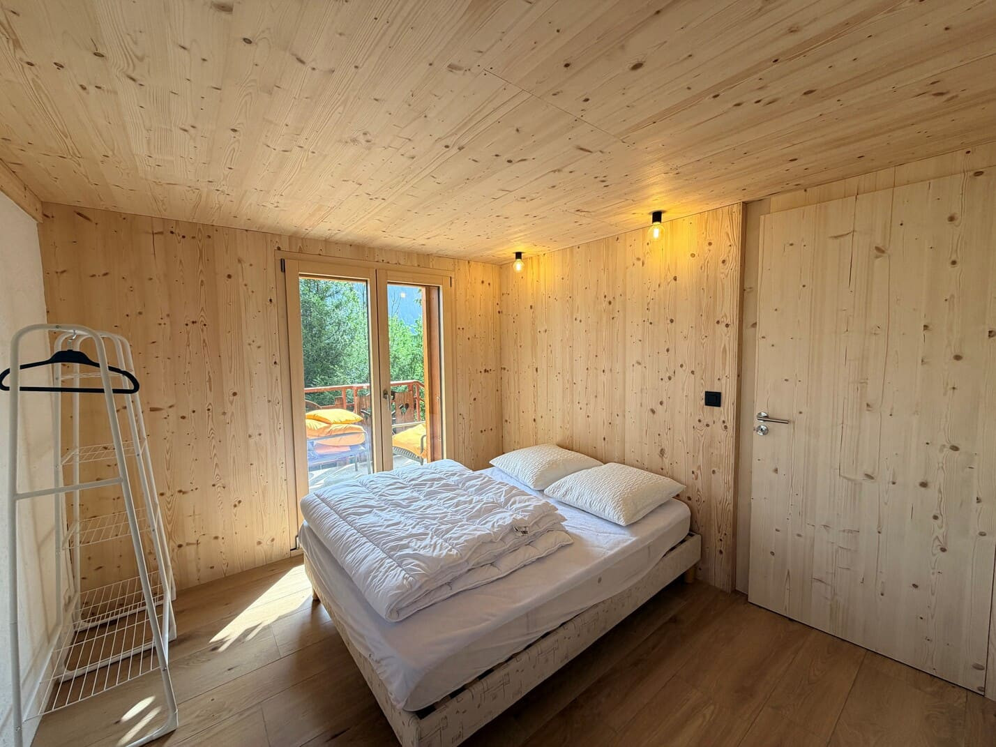 C Emile, Double bedroom with bathroom, Châtel Tourism