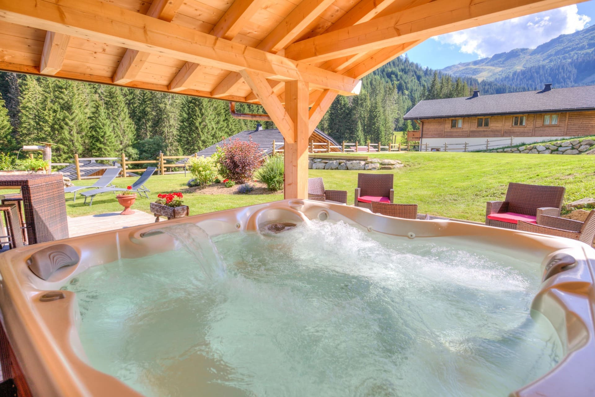Chalet Anna Châtel Pré-la-Joux, Jacuzzi and garden, Northern Alps