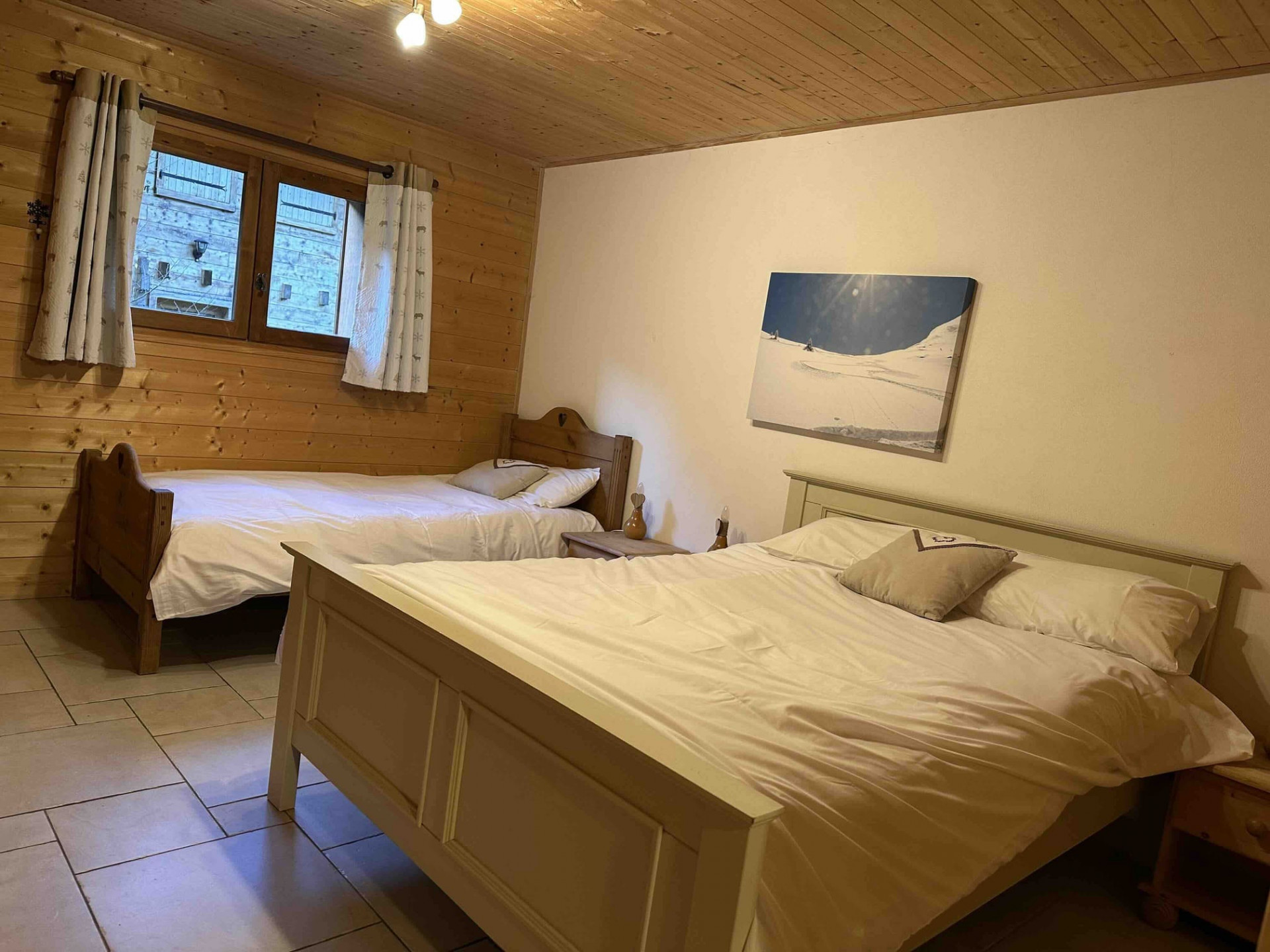 Chalet Braconnier, Chambre 1 lit double + 1 lit simple au rez de chaussée, Châtel