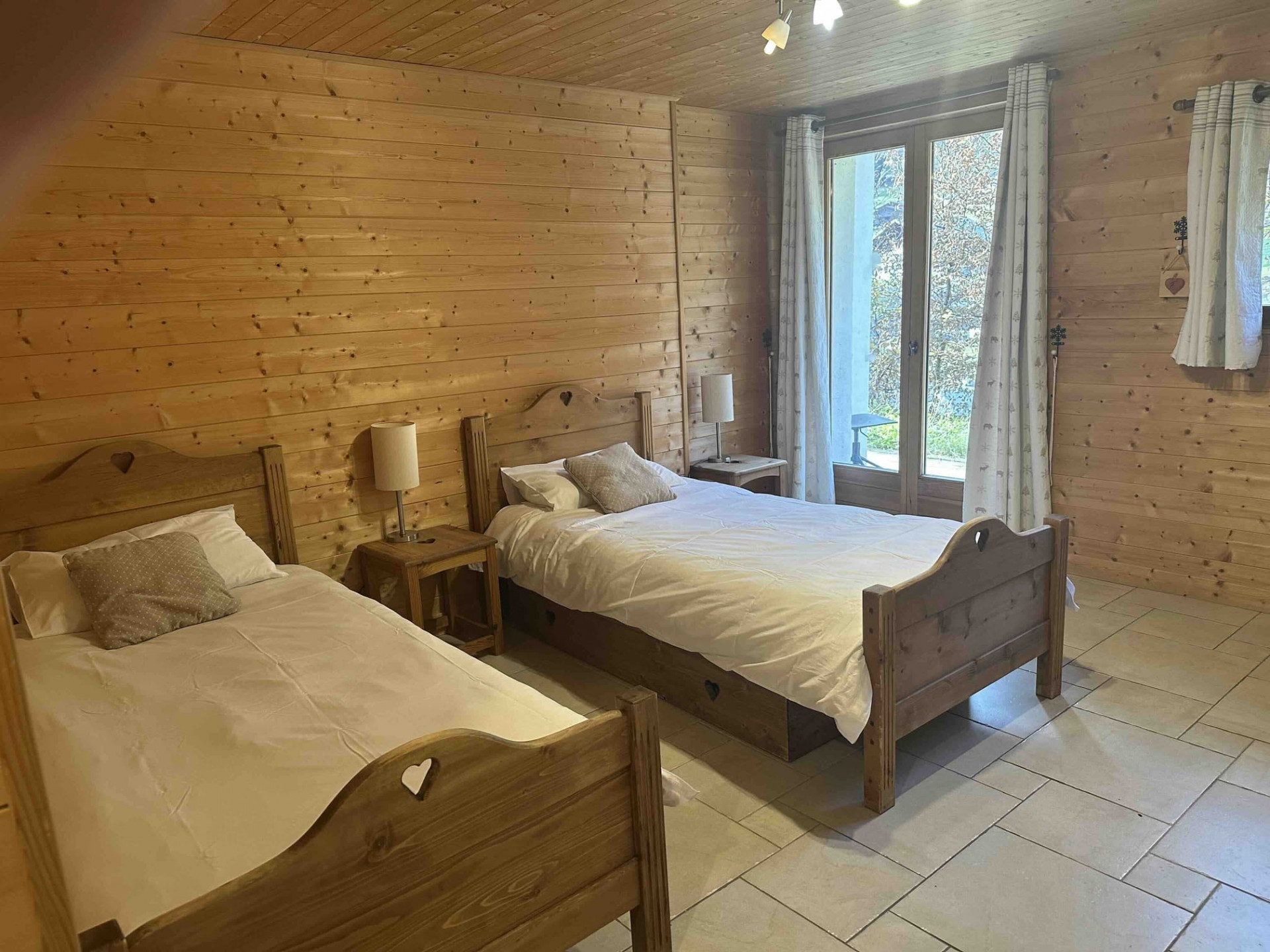 Chalet Braconnier, Chambre 2 lits simples au rez de chaussée, Châtel