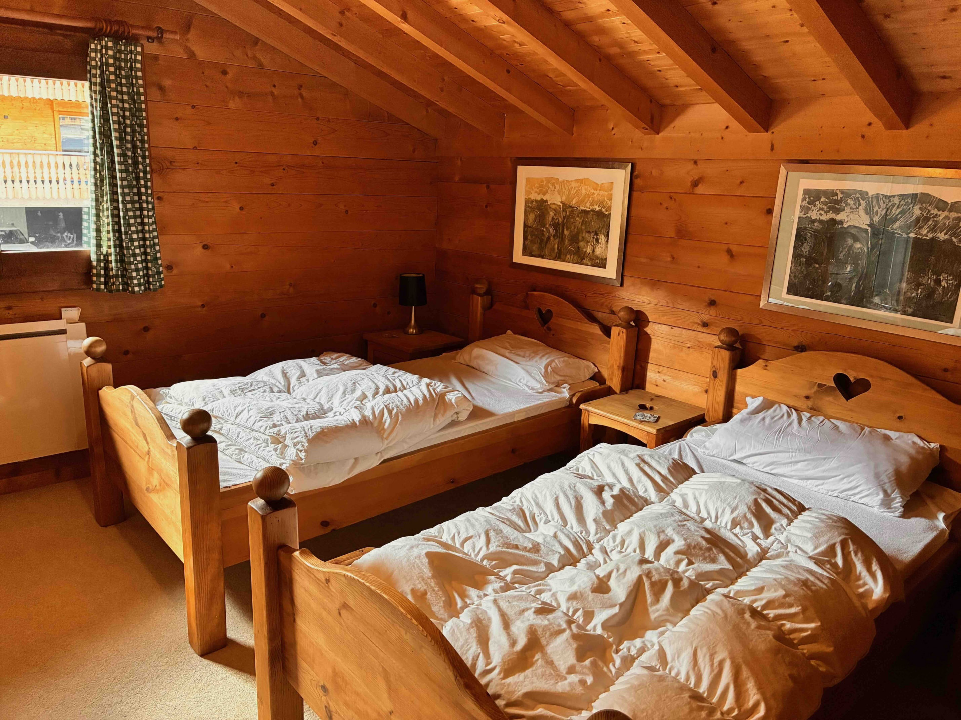 Chalet Braconnier, Twin Room, Châtel: Skiing, Snow, Sun