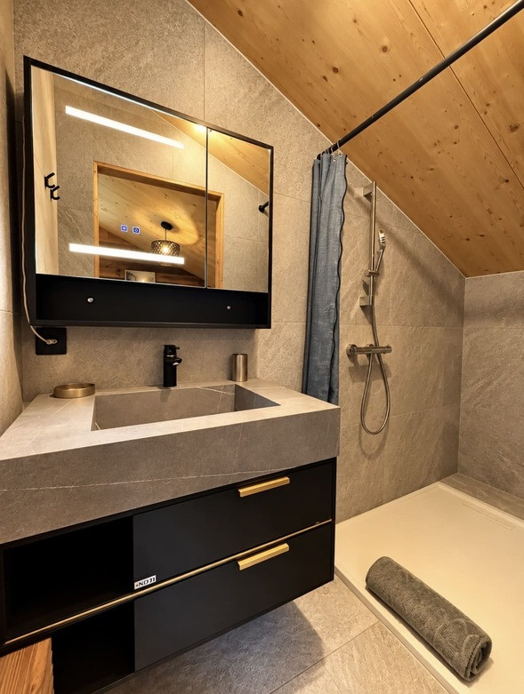 Chalet Chalentina, shower room, Châtel, Abondance cheese