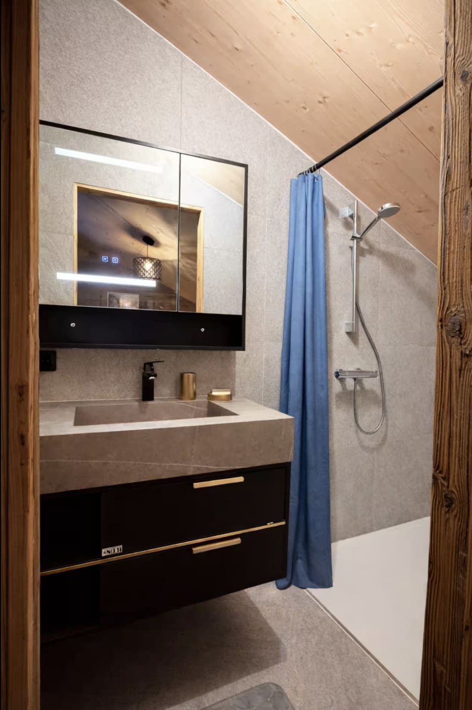 Chalet Chalentina, Bathroom, Chatel, Friends Holiday