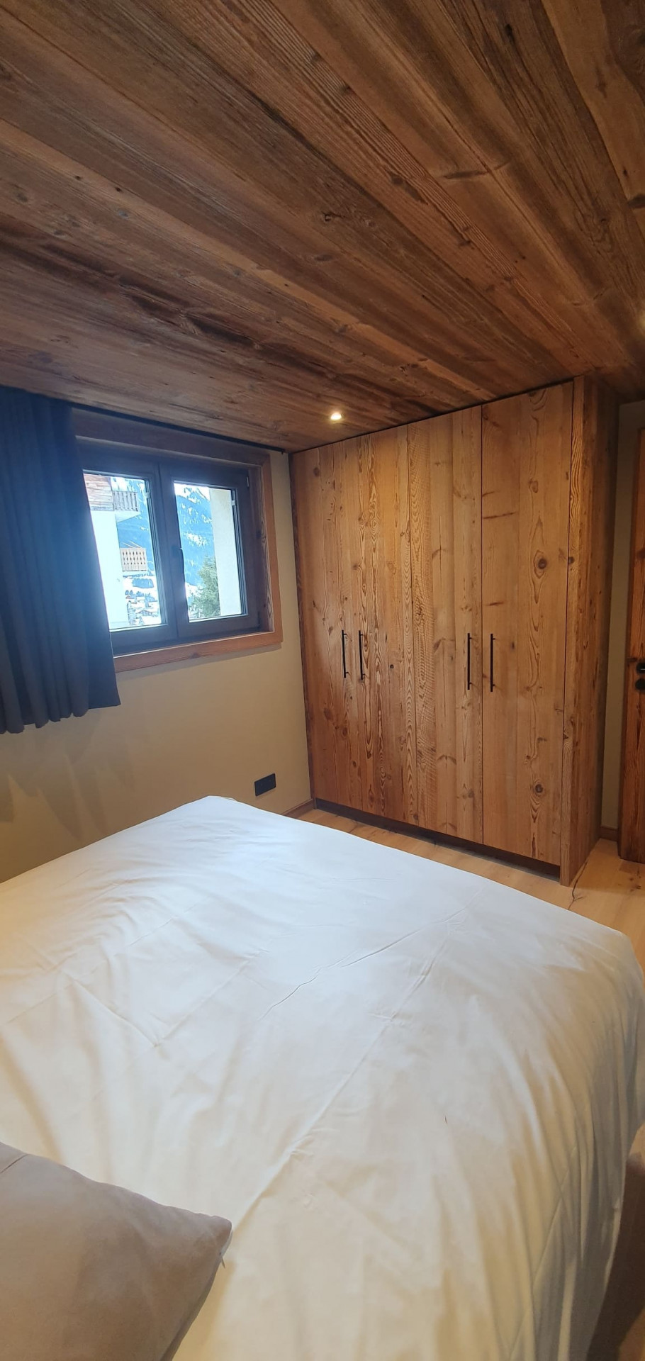 Chalet, double bedroom, Châtel family ski vacation