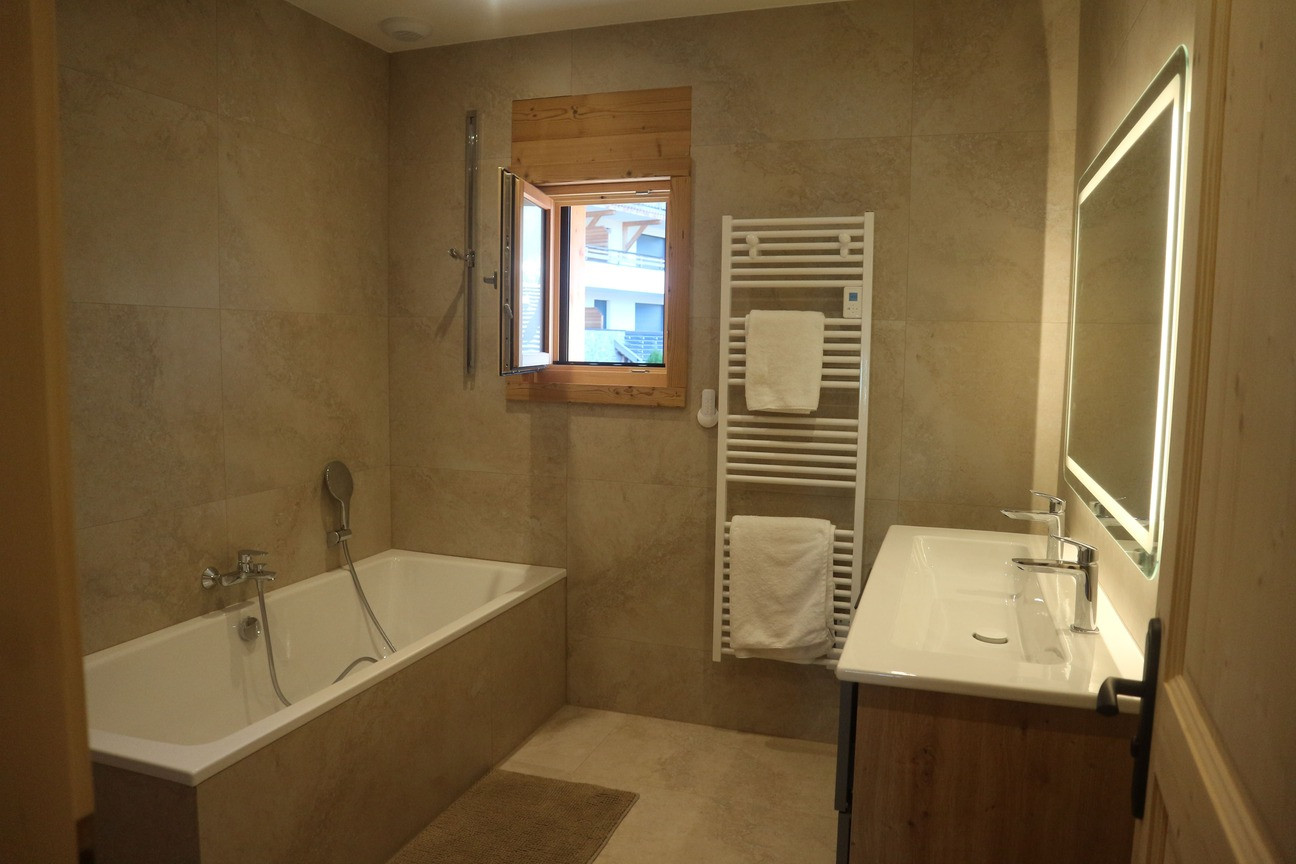 Chalet de la Fiolaz, Bathroom, Châtel 74390