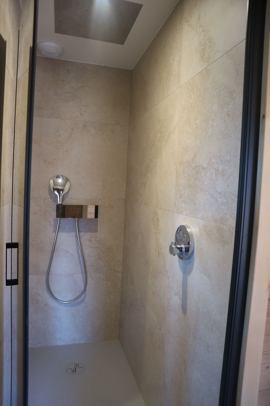 Chalet de la Fiolaz, Shower room, Châtel Chairlift 74
