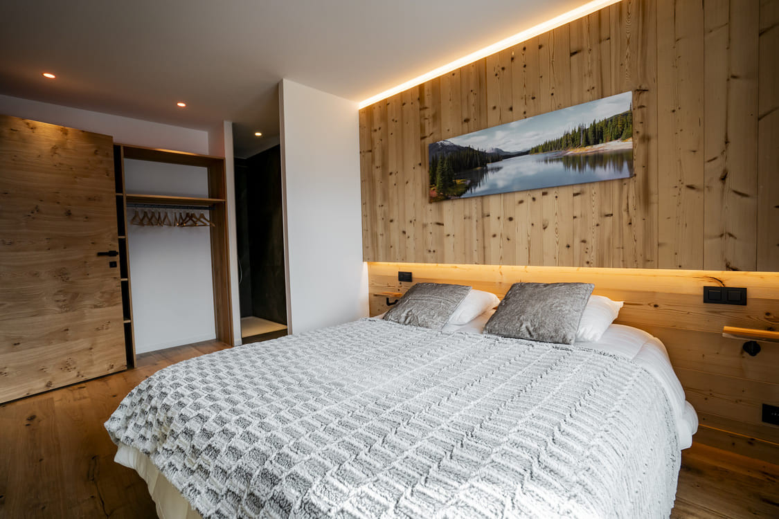 Chalet du Saix E, Châtel, Bedroom double bed, Valley 74