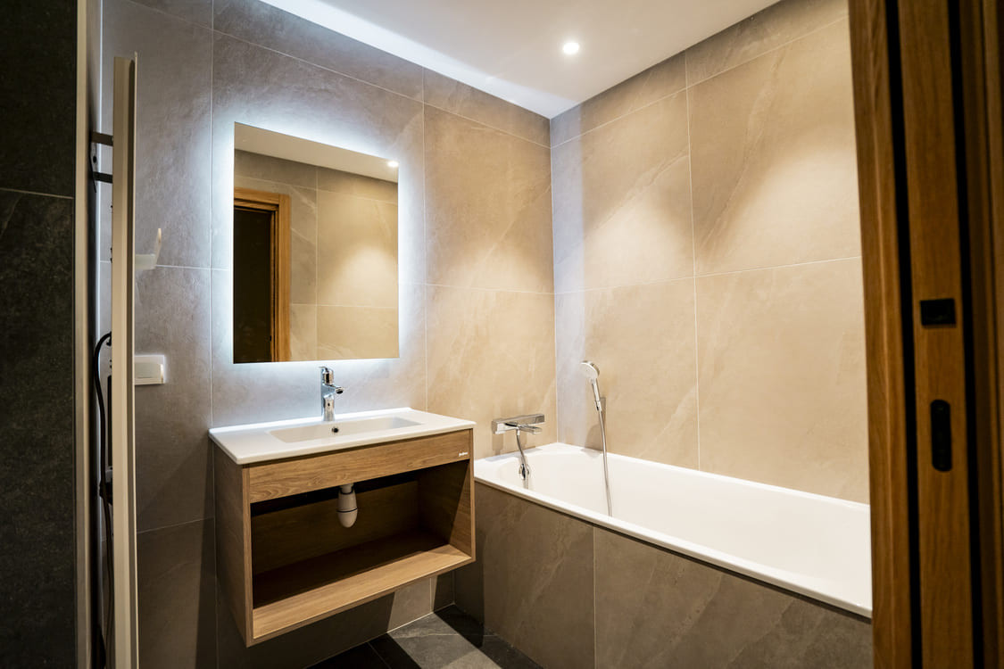 Chalet du Saix E, Châtel, Bathroom, Ski slope 74