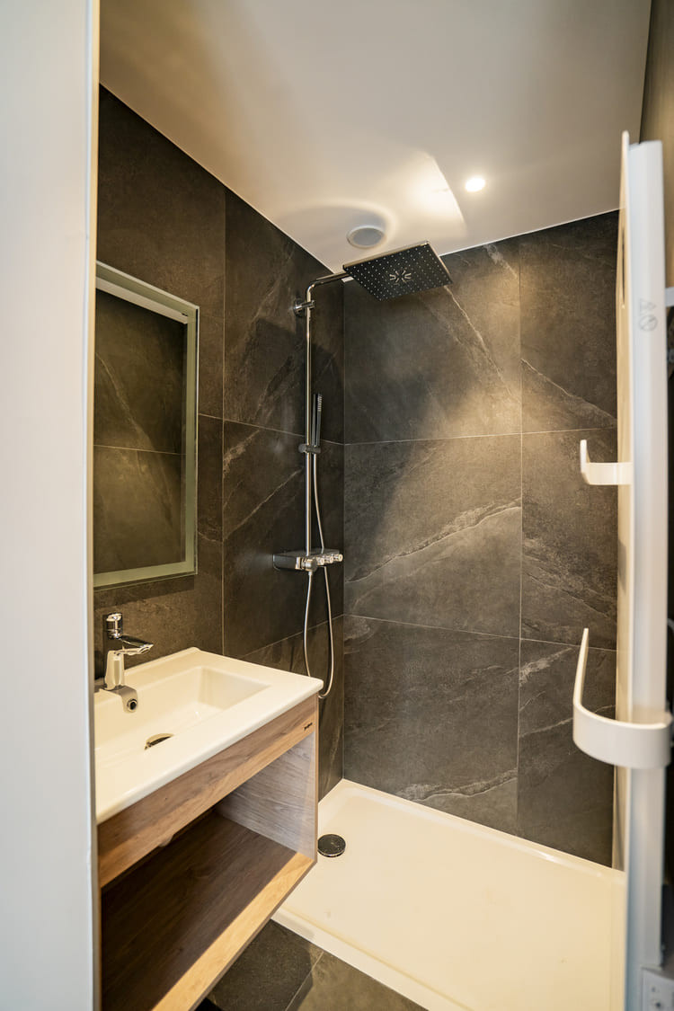 Chalet du Saix E, Châtel, Shower room, Mountain 74