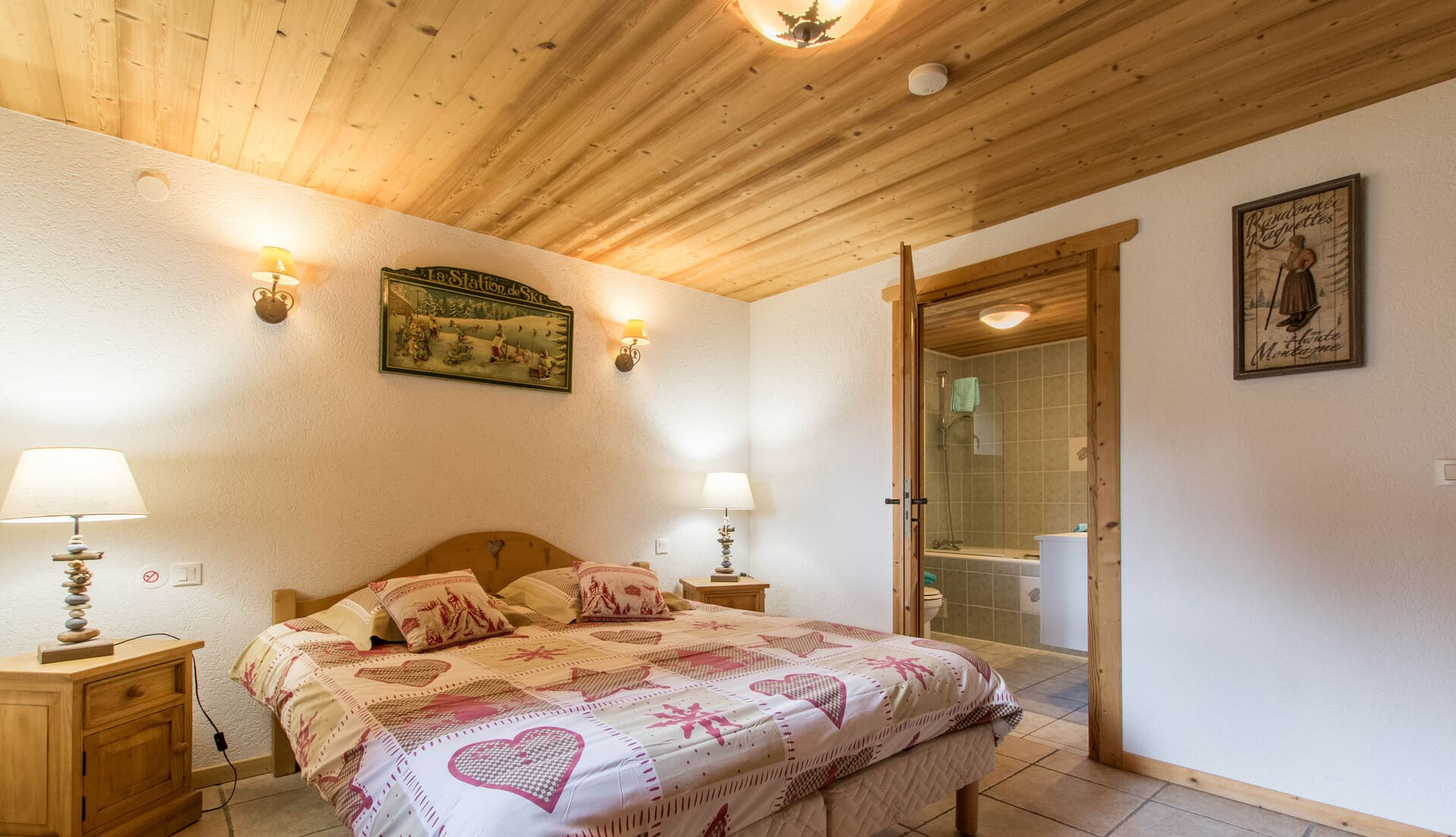 Chalet L'Orée du lac, Bedroom 1 first floor, Chatel, Alpine skiing Chalet L'Orée du lac, Bedroom 1 first floor, Chatel, Alpine skiing