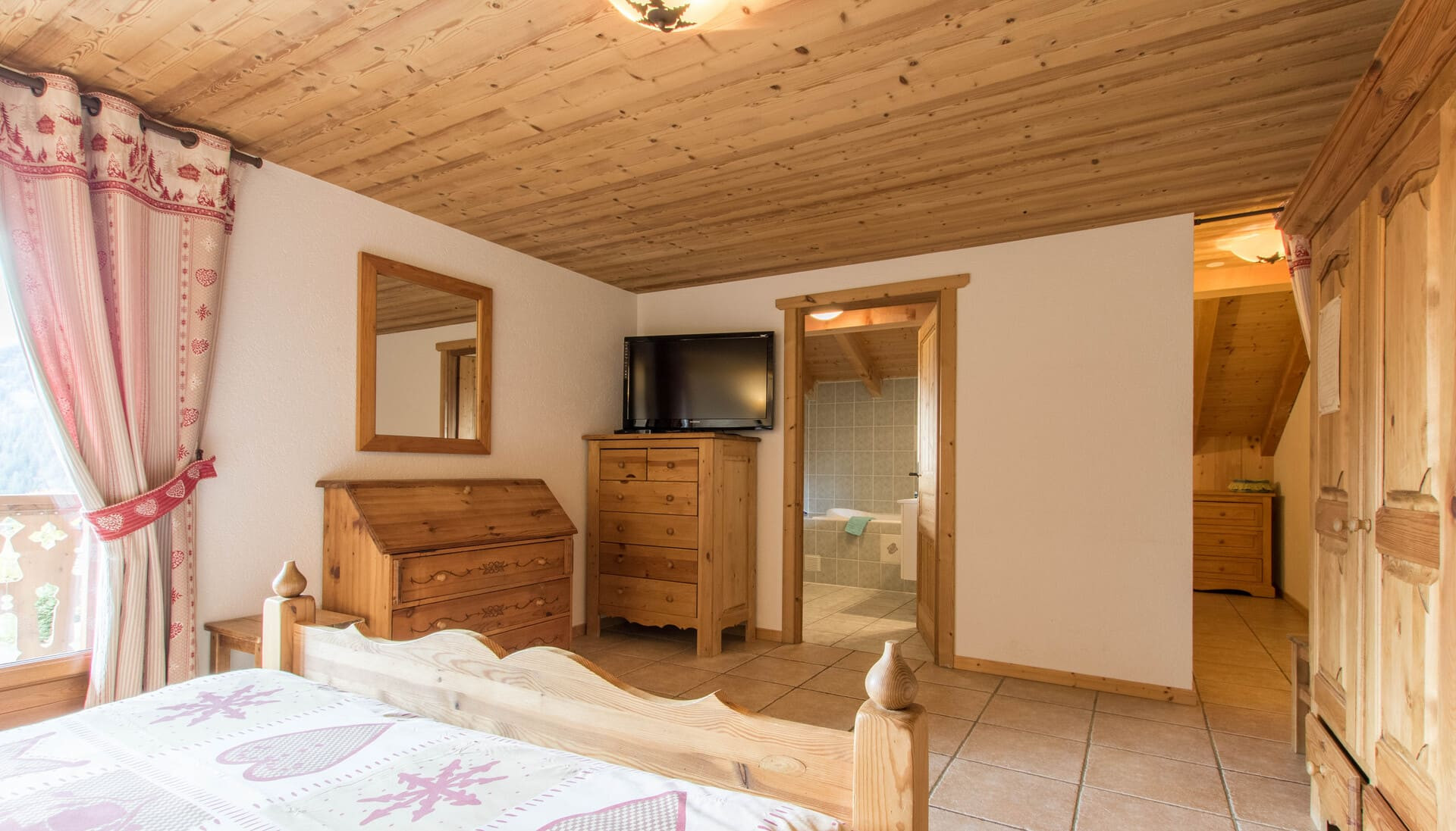 Chalet L'Orée du lac, Bedroom 3 second floor, Chatel, Family activities Chalet L'Orée du lac, Bedroom 3 second floor, Chatel, Family activities