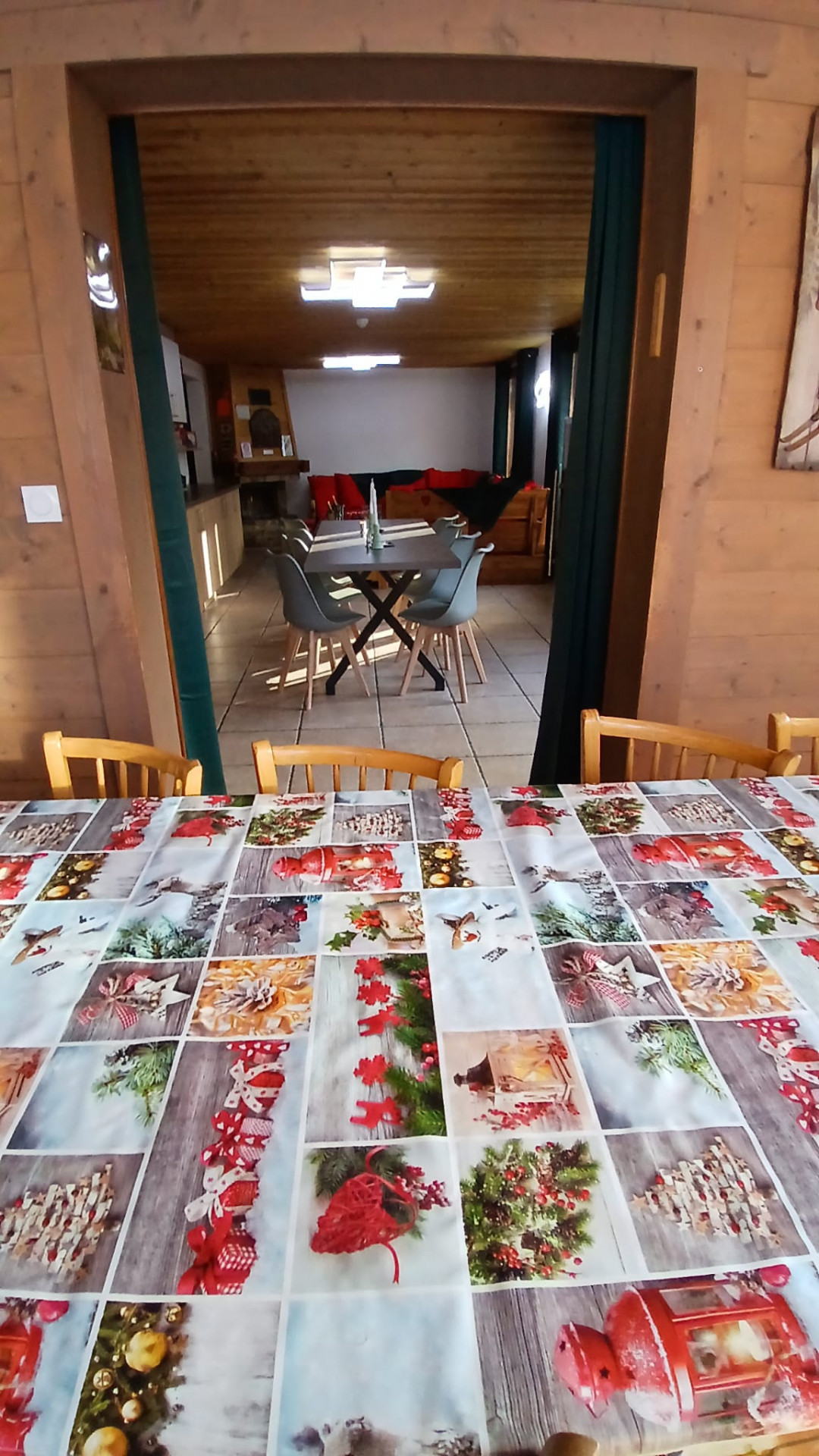 Chalet L'Orée du lac, Salle à manger accès séjour, Châtel, Village de montagne Chalet L'Orée du lac, Salle à manger accès séjour, Châtel, Village de montagne