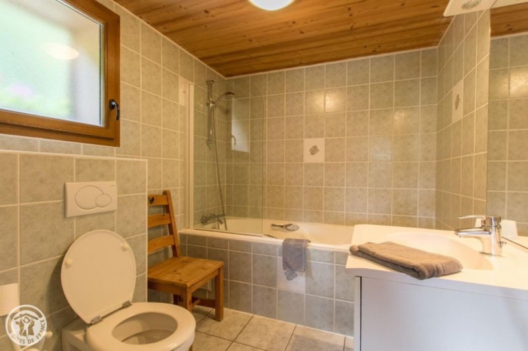 Chalet l'orée du lac, Chatel, Shower room for bedroom n°1 first floor, Portes du Soleil