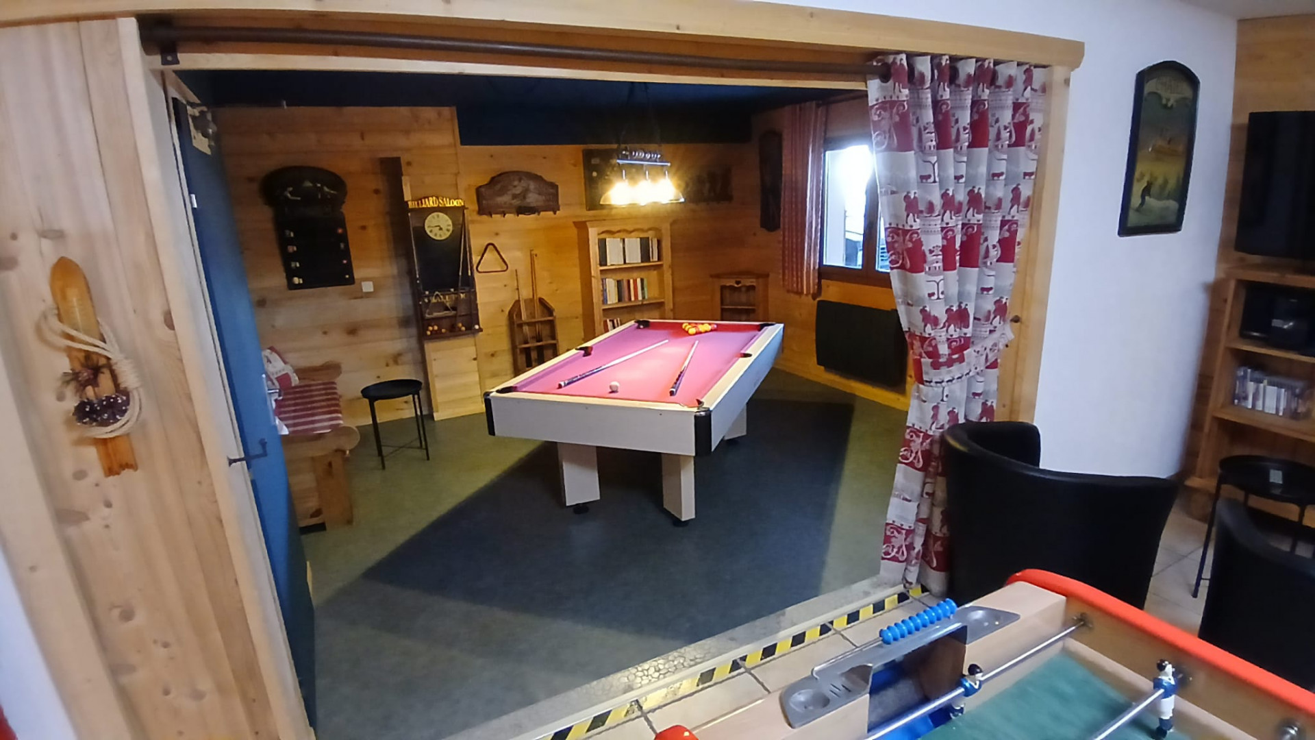 Chalet L'Orée du lac, Salle de jeux, Châtel, Location hébergement Chalet L'Orée du lac, Salle de jeux, Châtel, Location hébergement