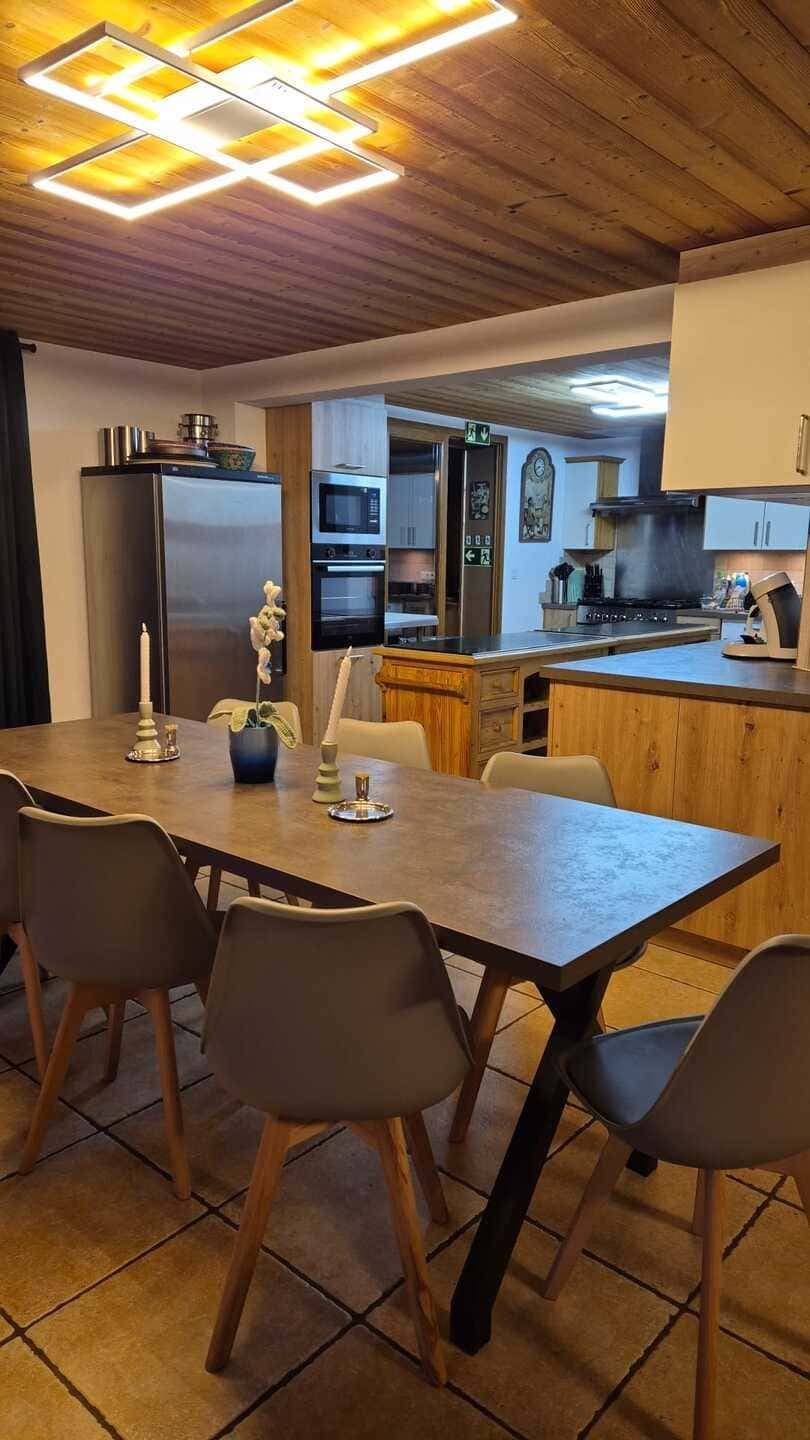 Chalet L'Orée du lac, Séjour cuisine, Châtel, Aventure en montagne