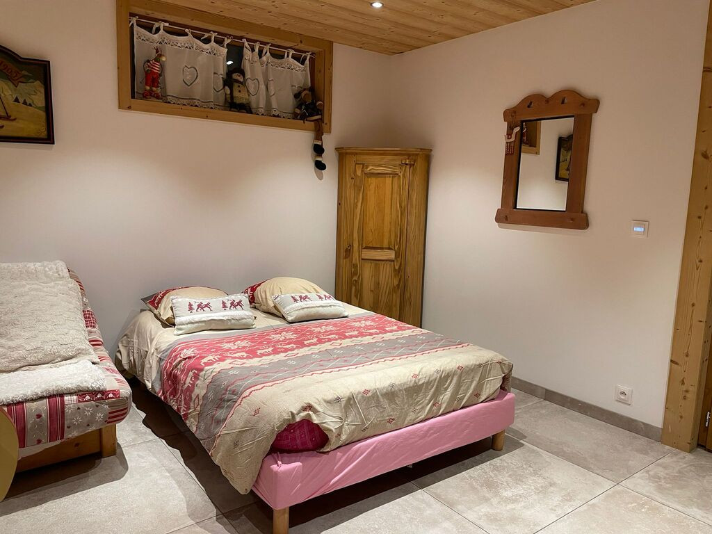 Chalet The Calèche, Bedroom double bed + sofa, Châtel Raclette 74