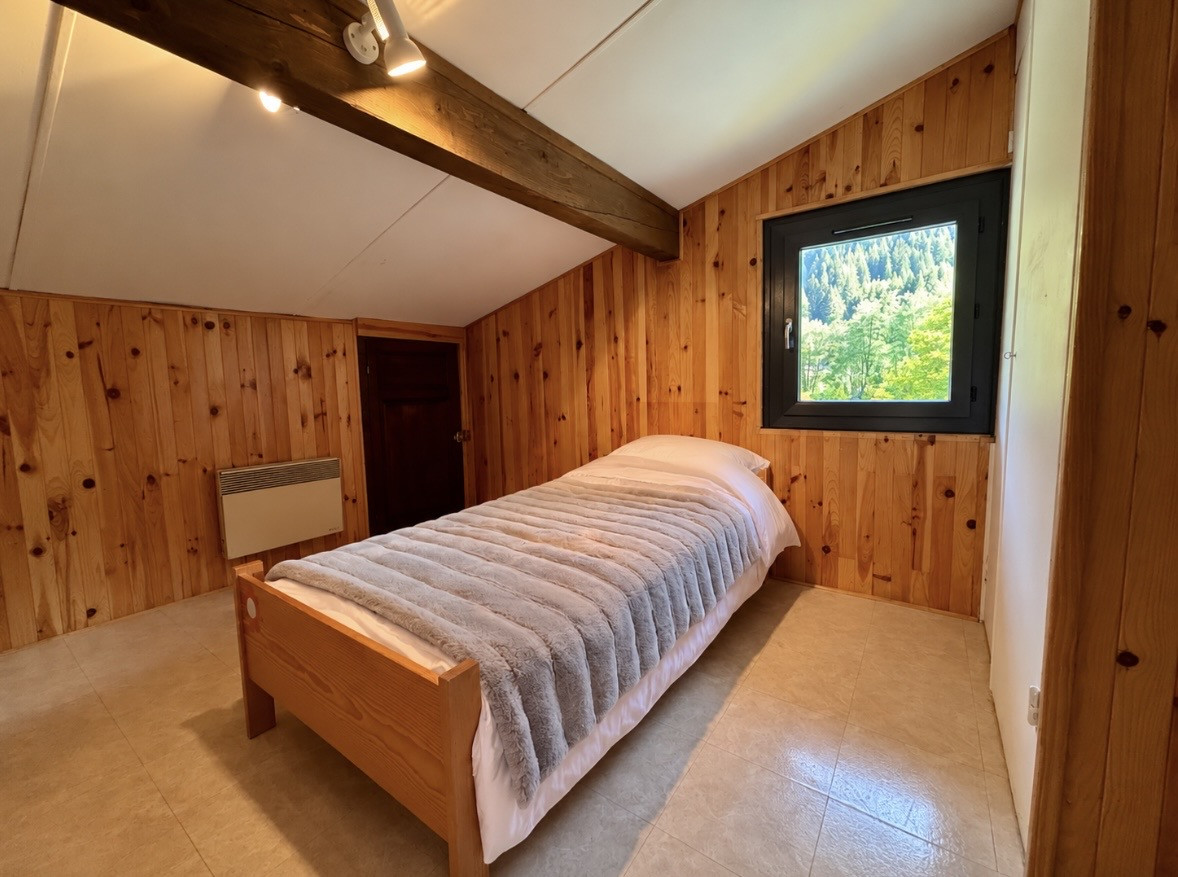Chalet La Plane, single room, Châtel—family mountain vacation with Abondance cows