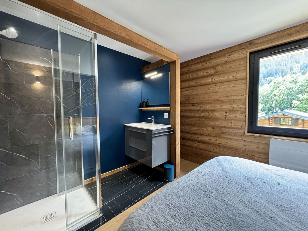 Chalet La Plane, shower room, Châtel Les Portes du Soleil 74 ski vacations