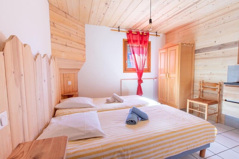 Chalet la Savoyarde, Bedroom 2 single beds, Chatel Haute Savoie