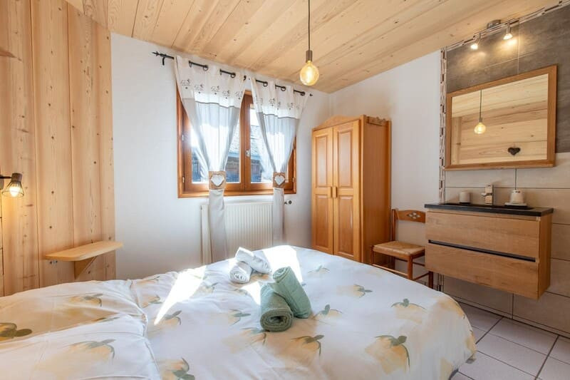 Chalet la Savoyarde, Bedroom, Chatel Holiday in the mountains