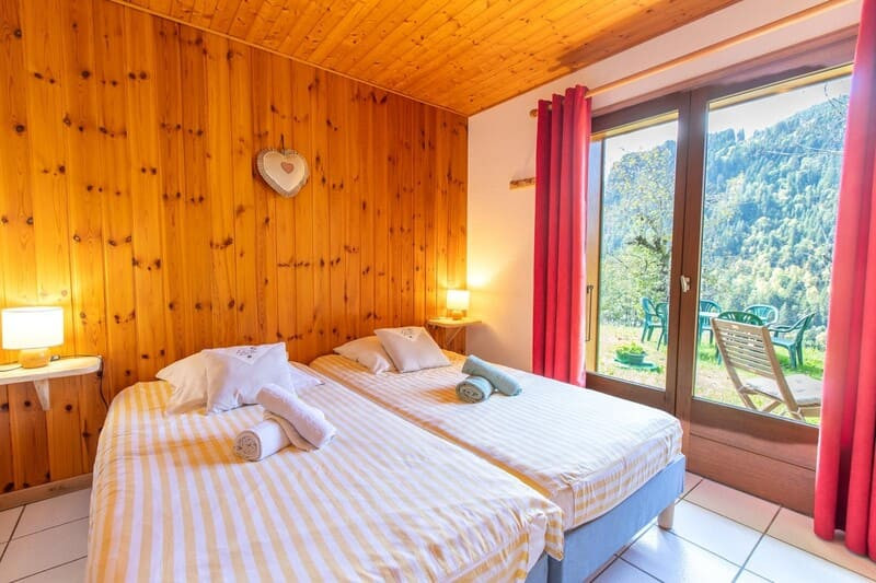 Chalet la Savoyarde, Double bedroom, Mountain 74