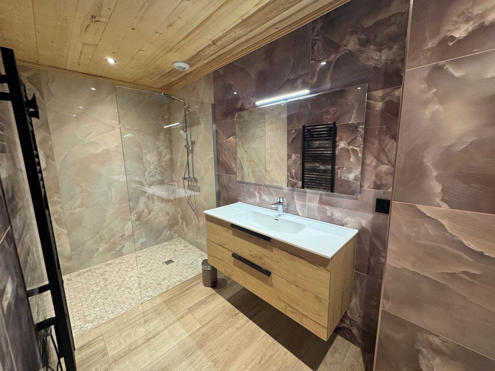 Chalet Laurentine in Châtel, bathroom