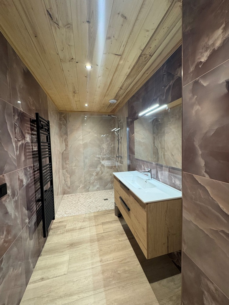 Chalet Laurentine in Châtel, shower room