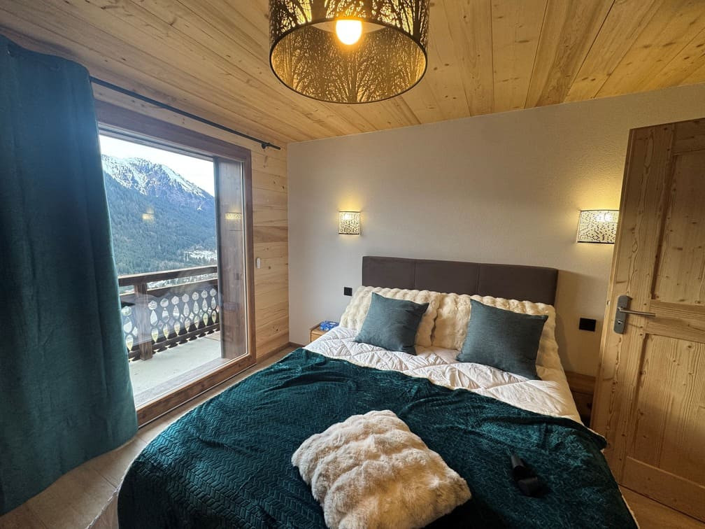 Chalet Laurentine in Châtel, bedroom with balcony