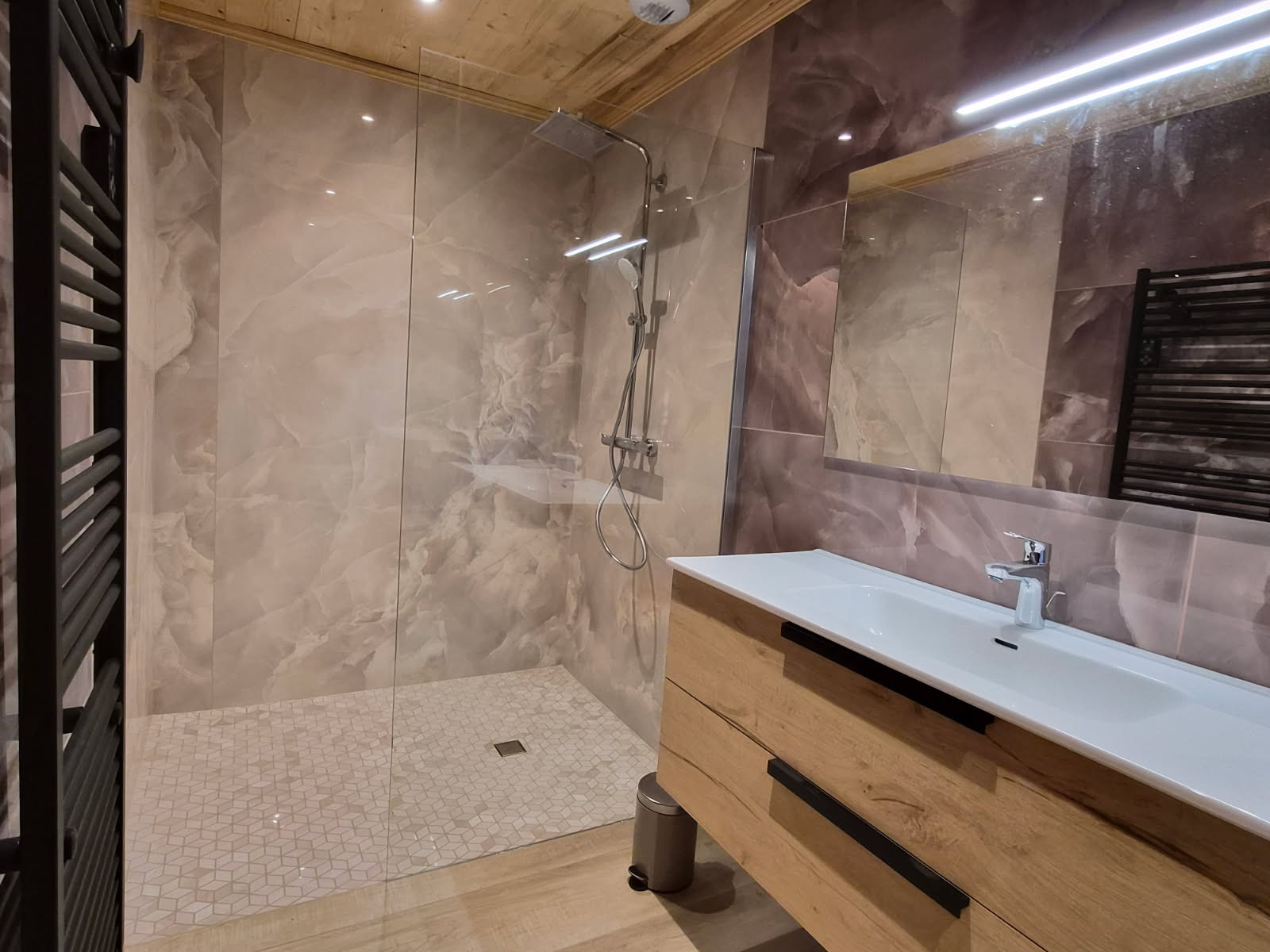 Chalet Laurentine, Châtel, salle de douche, Chalet moderne, Montagnes